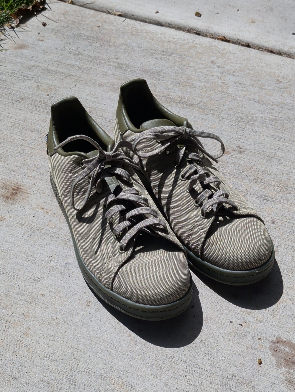 adidas Stan Smith Low-Top Sneakers in Olive Green